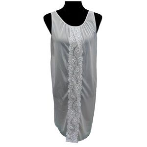 Vintage Nightgown Daisy Lace Size Large. Unknown brand